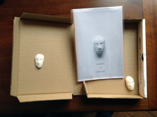 "Element Box" von Samuel Yal, mit sechs Porzellanmasken.