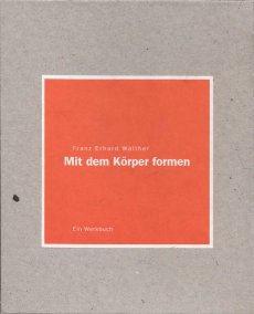 franz-erhard-walther_mit-dem-koerper-formen